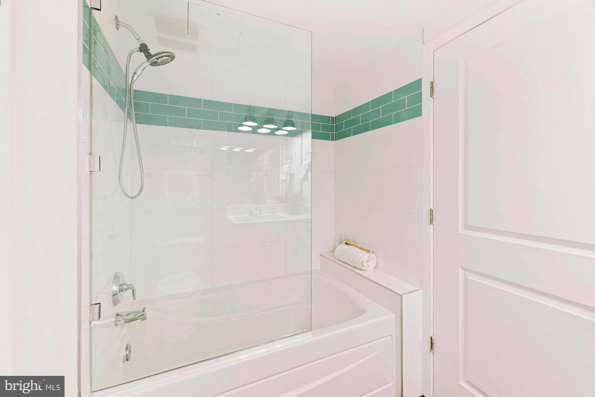 THE HAWTHORN CONDOMINIUM - Residential