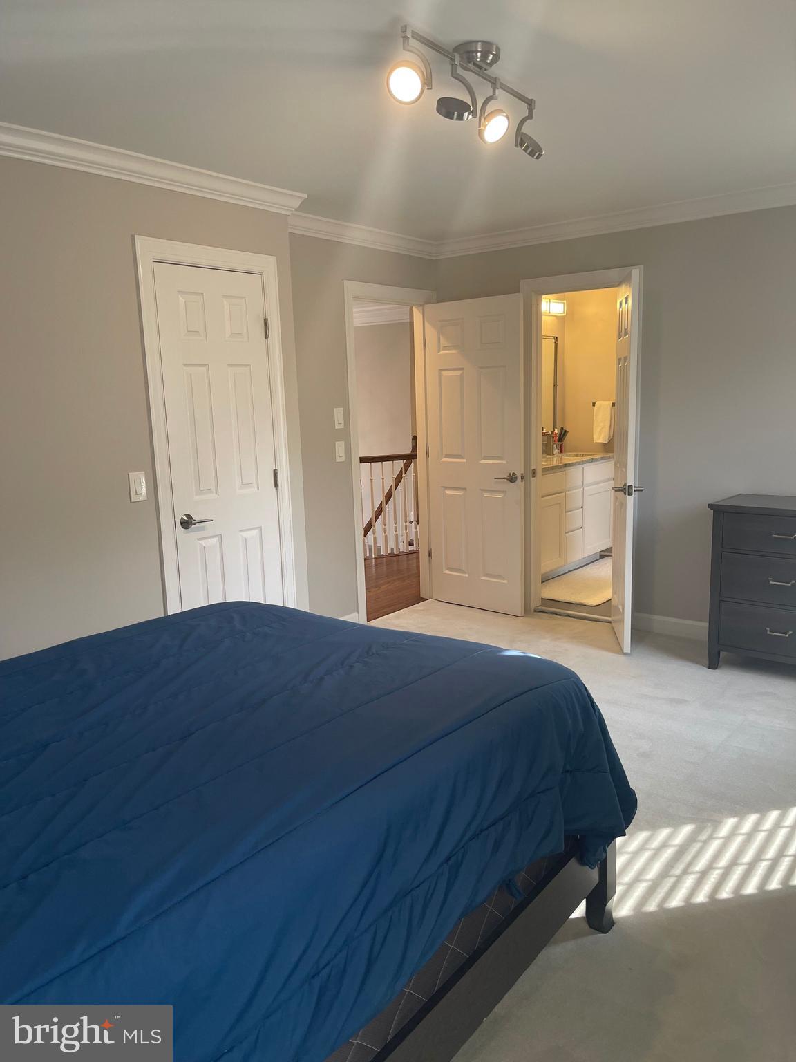 ASHLAWN HILL - Residential