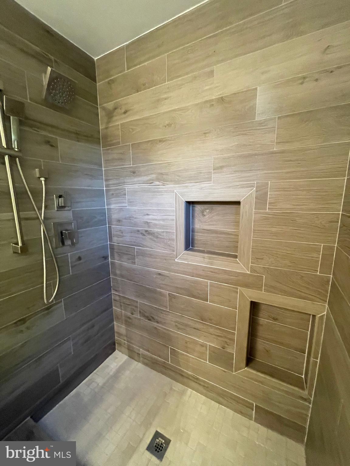 ASHLAWN HILL - Residential