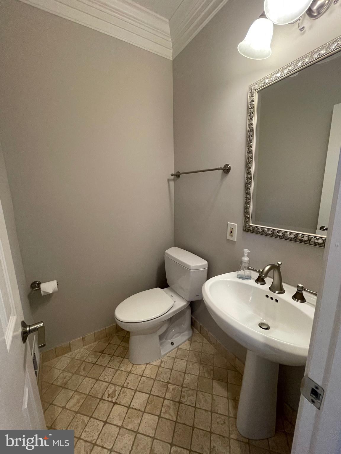 ASHLAWN HILL - Residential