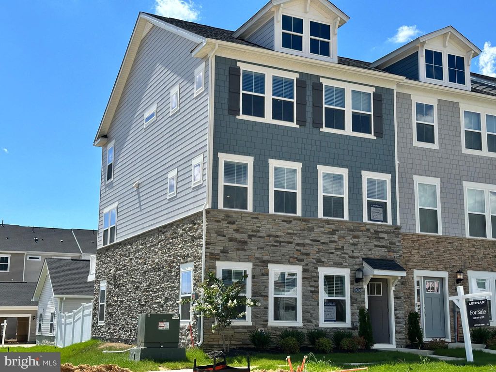 Photo of 10602 Roundstone Ln, WHITE PLAINS, MD 20695 (MLS # MDCH2048214)