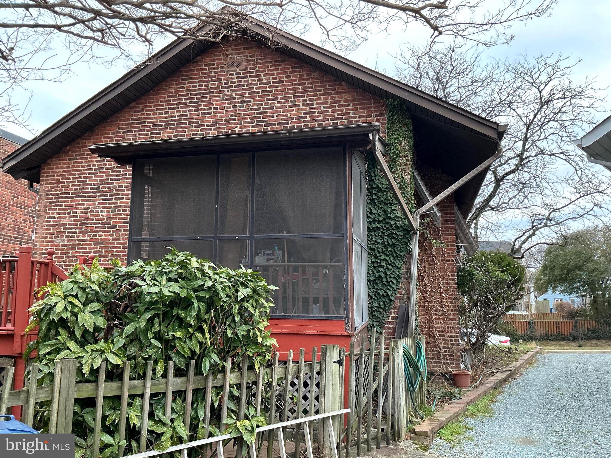 520 E MOUNT IDA AVENUE