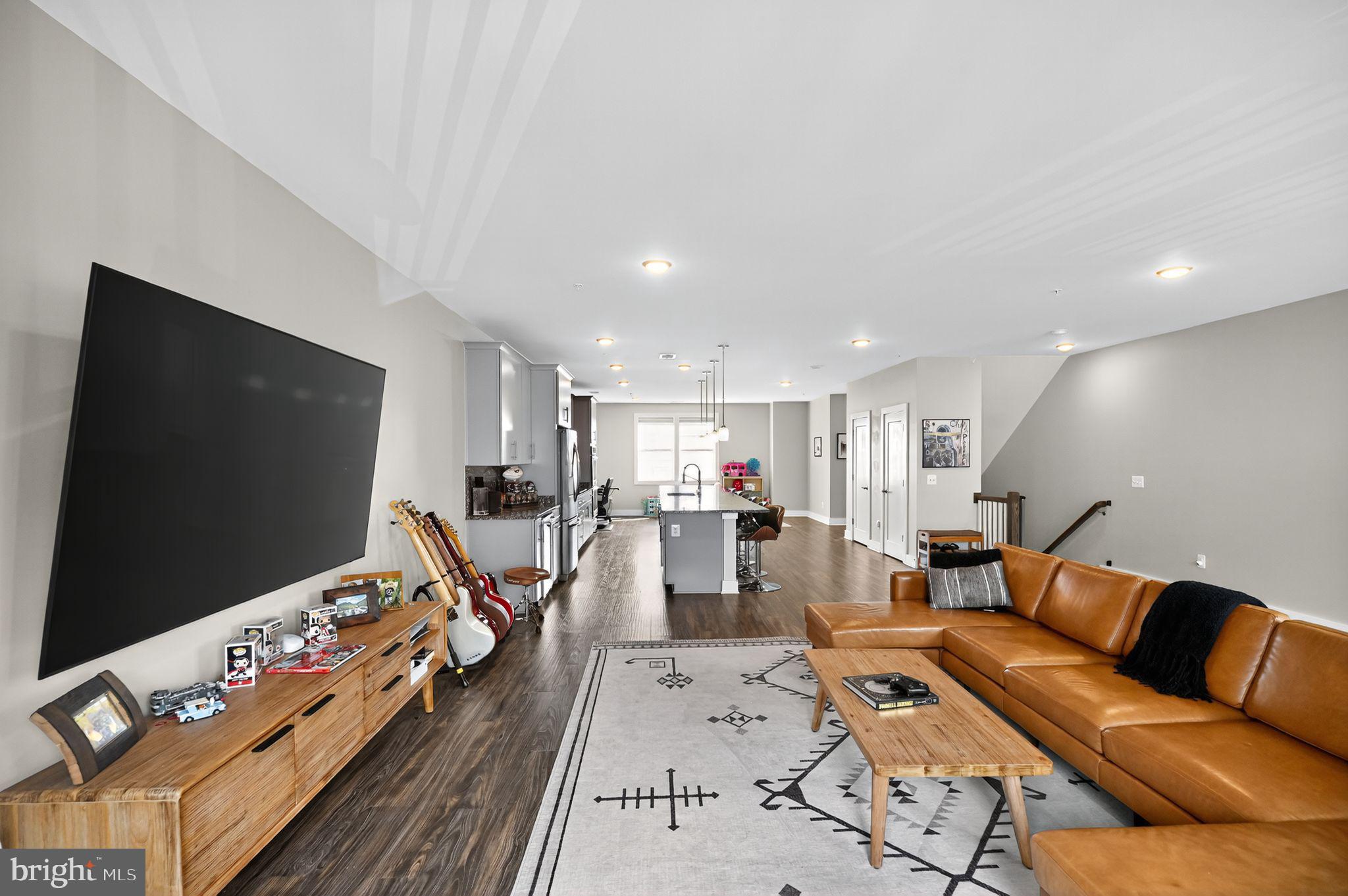 ONE LOUDOUN - Residential