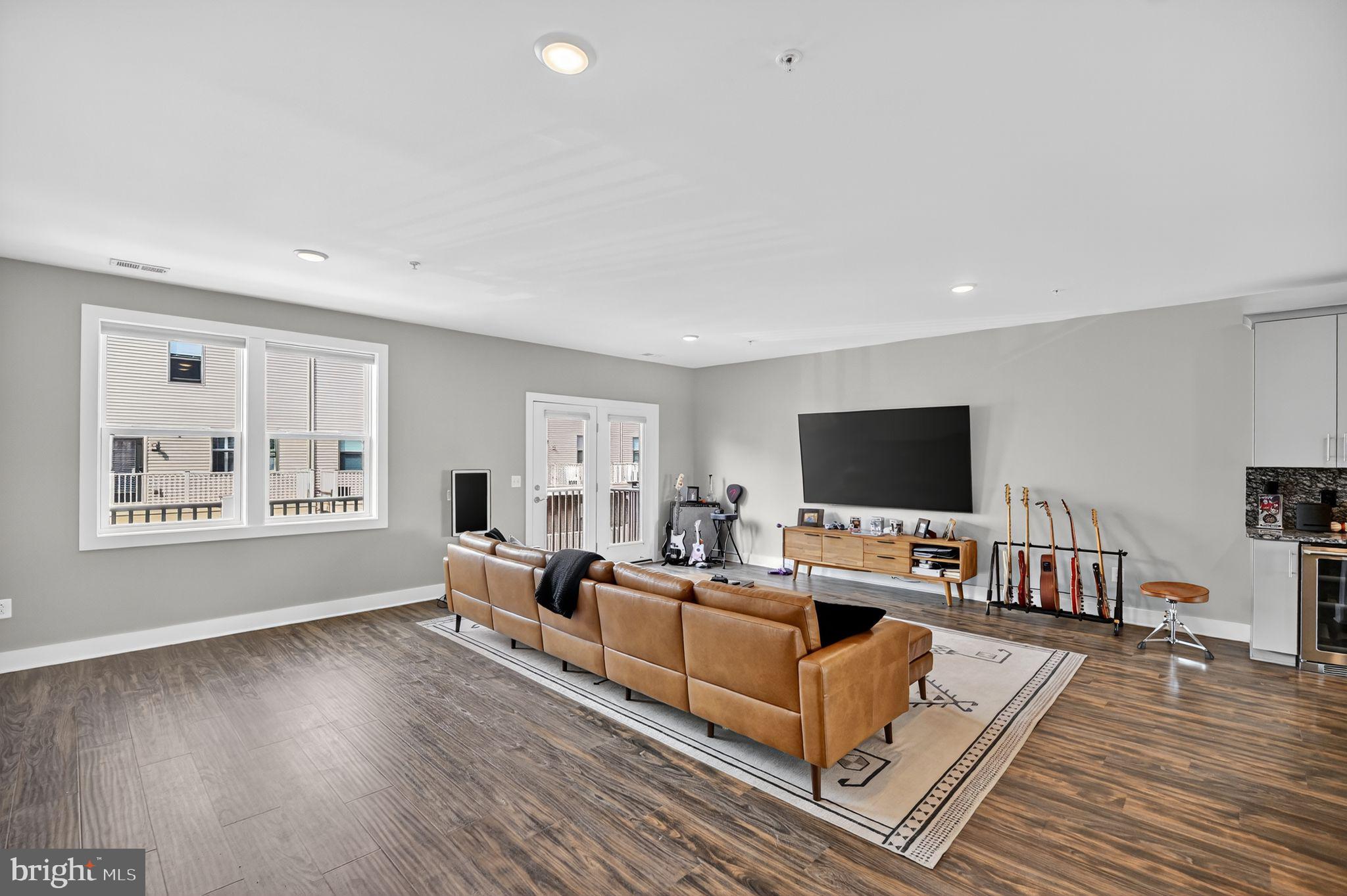 ONE LOUDOUN - Residential