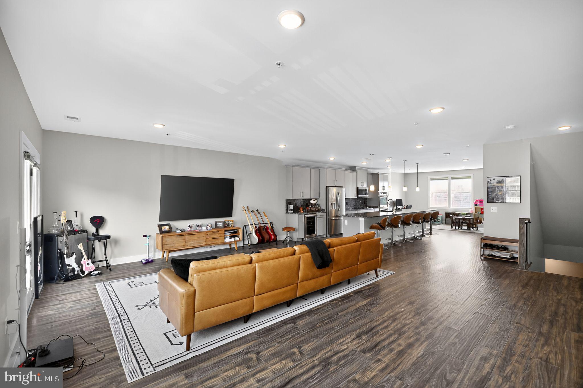 ONE LOUDOUN - Residential