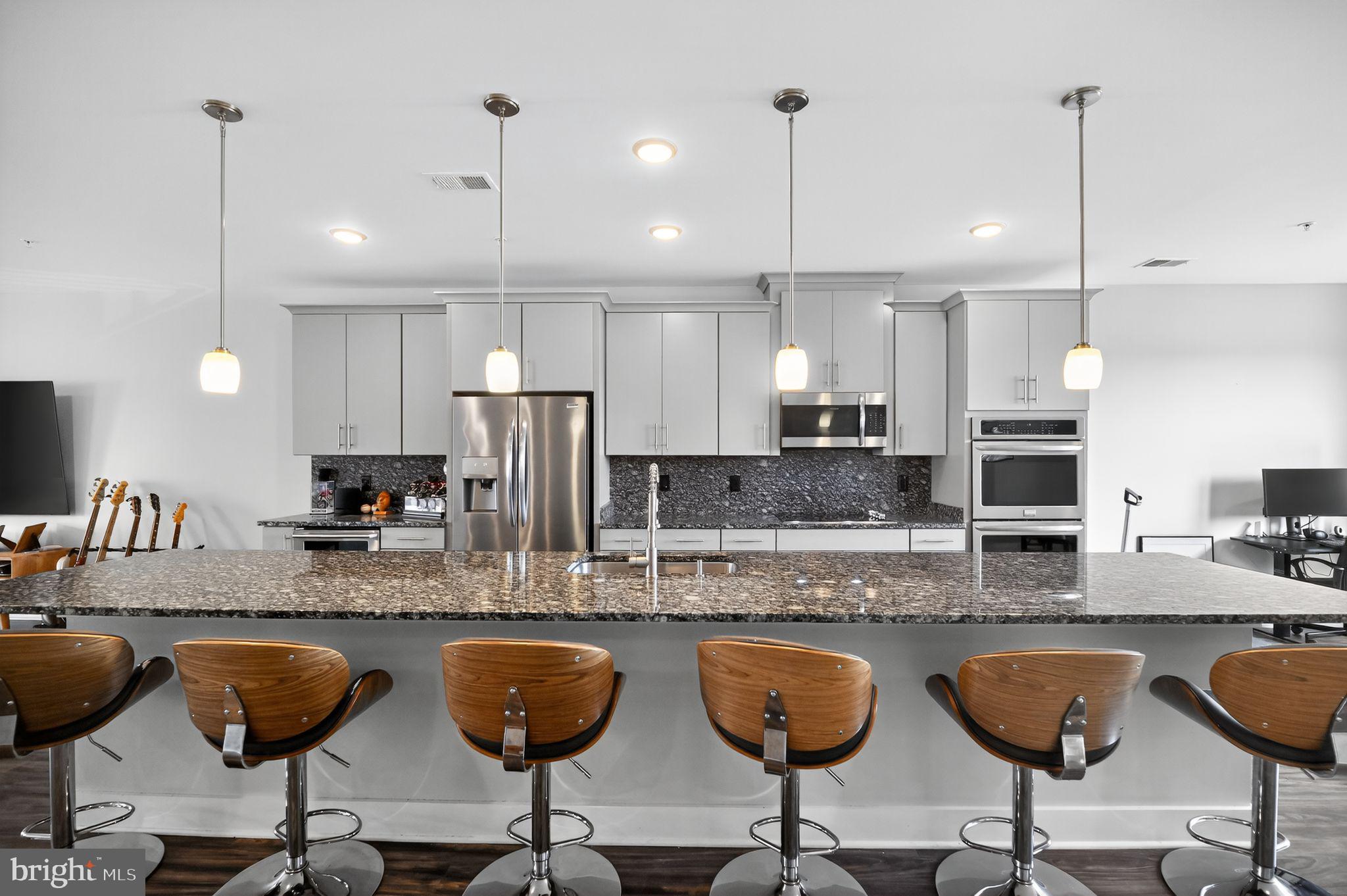 ONE LOUDOUN - Residential