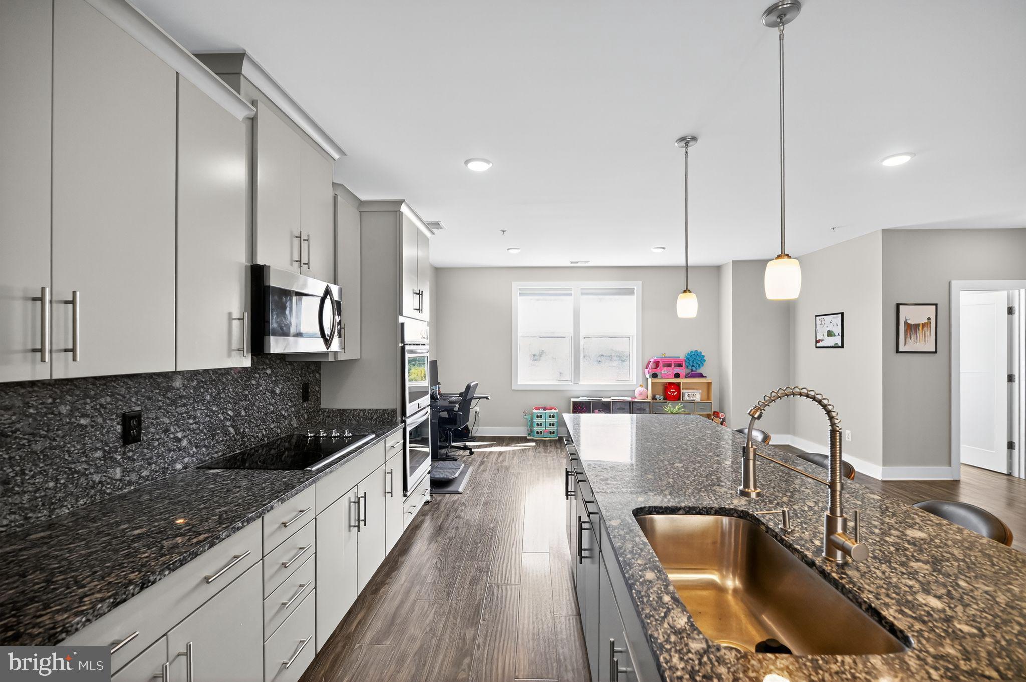 ONE LOUDOUN - Residential