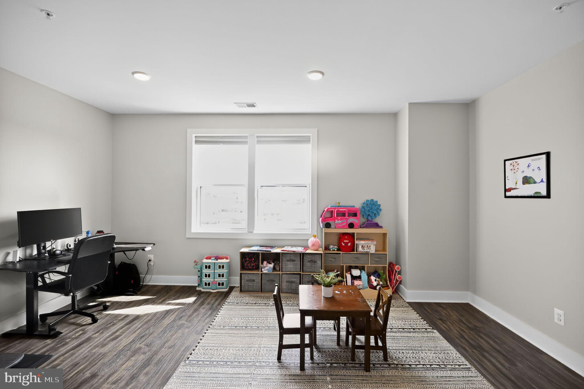 ONE LOUDOUN - Residential