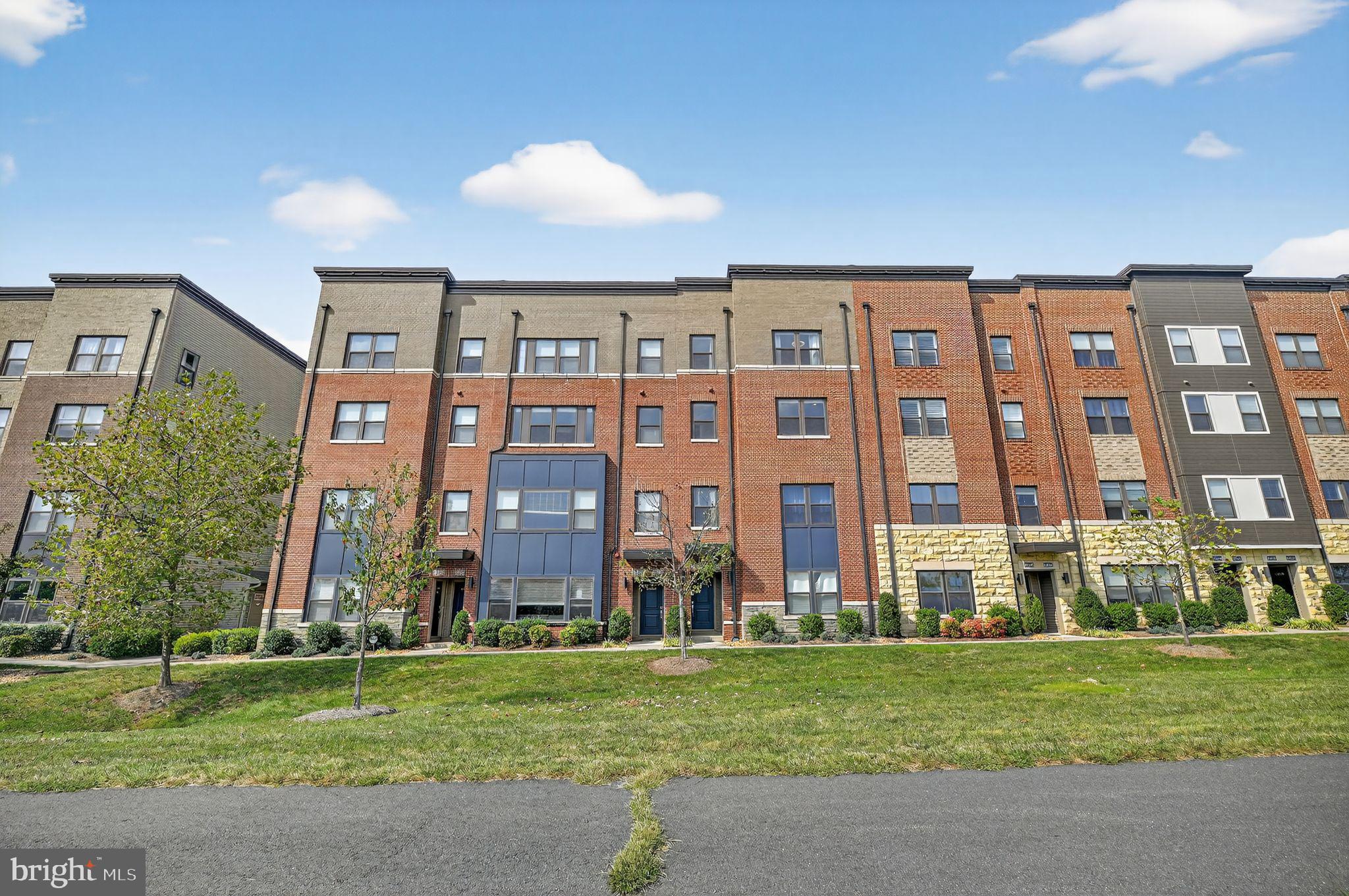 ONE LOUDOUN - Residential