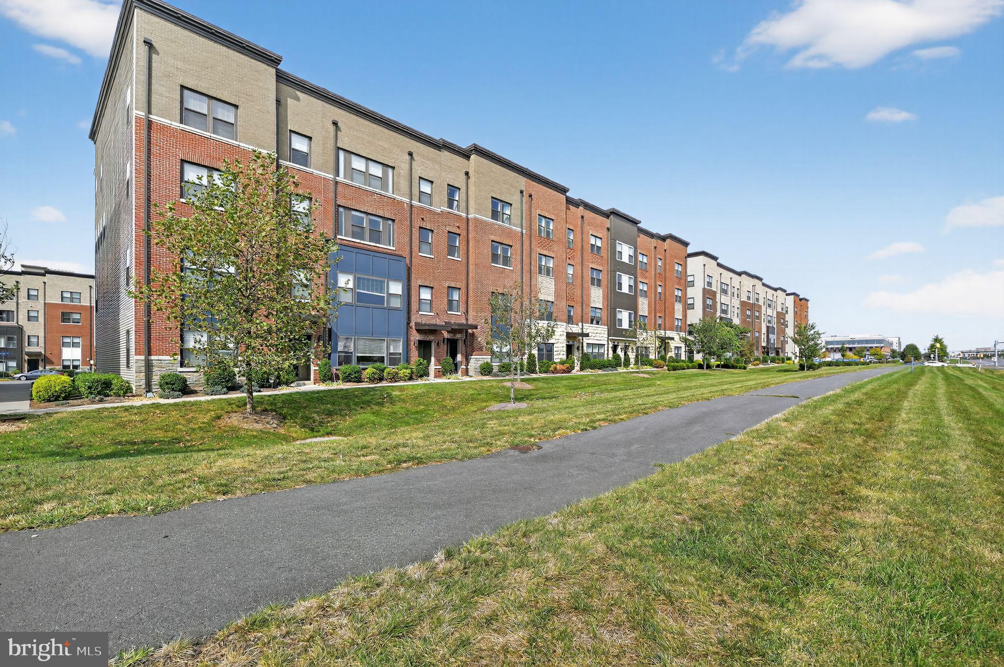 ONE LOUDOUN - Residential