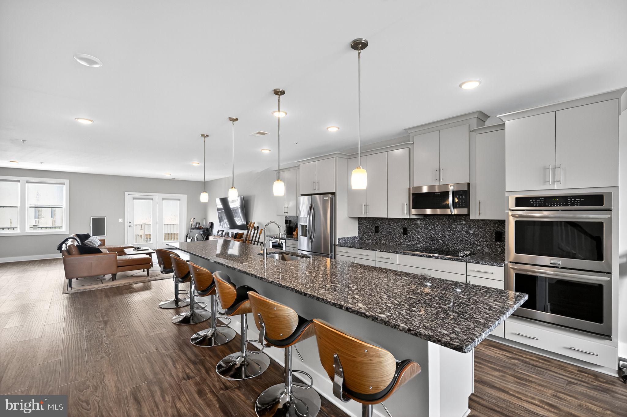 ONE LOUDOUN - Residential