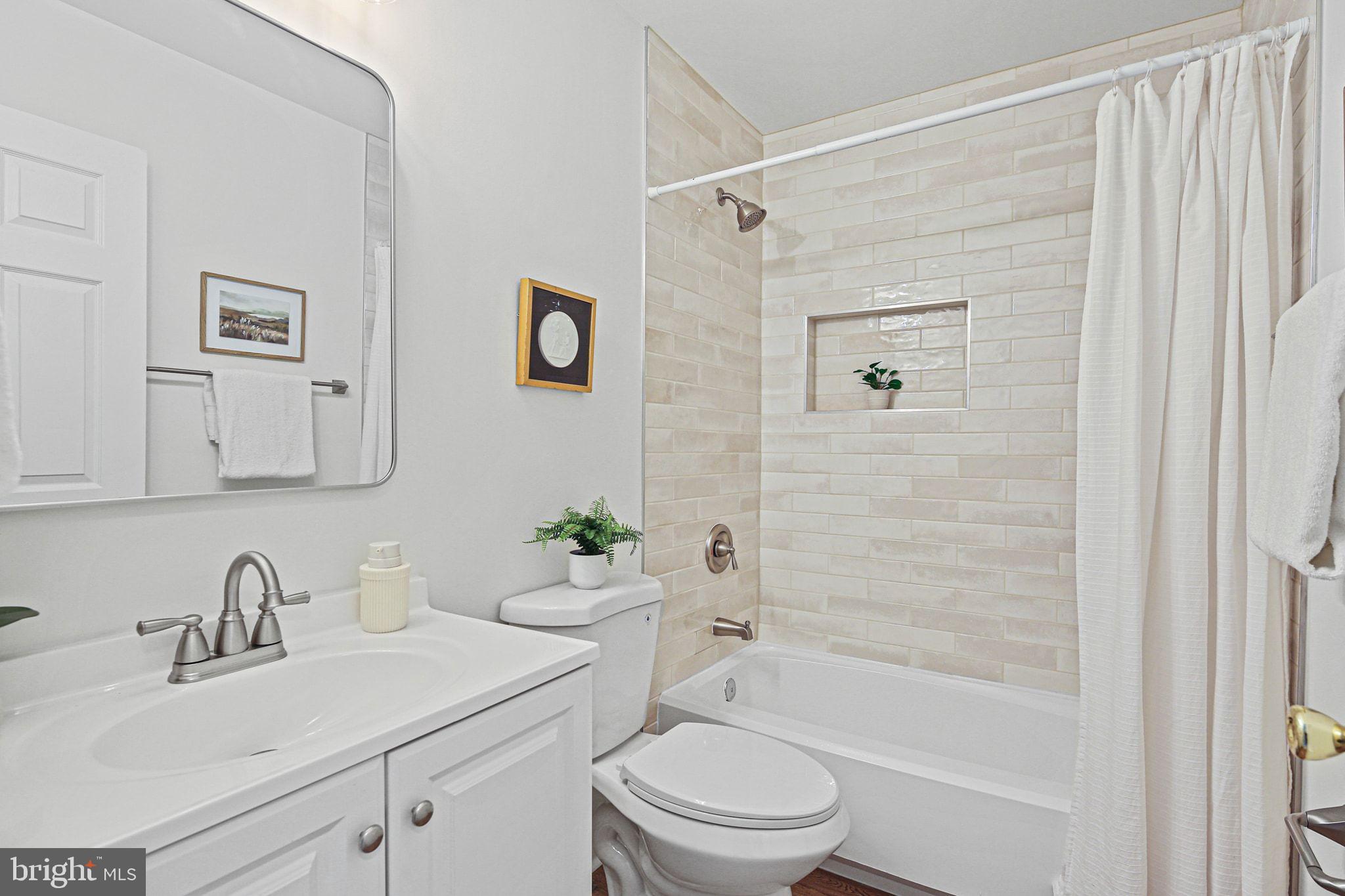 GREENCASTLE MANOR - Residential