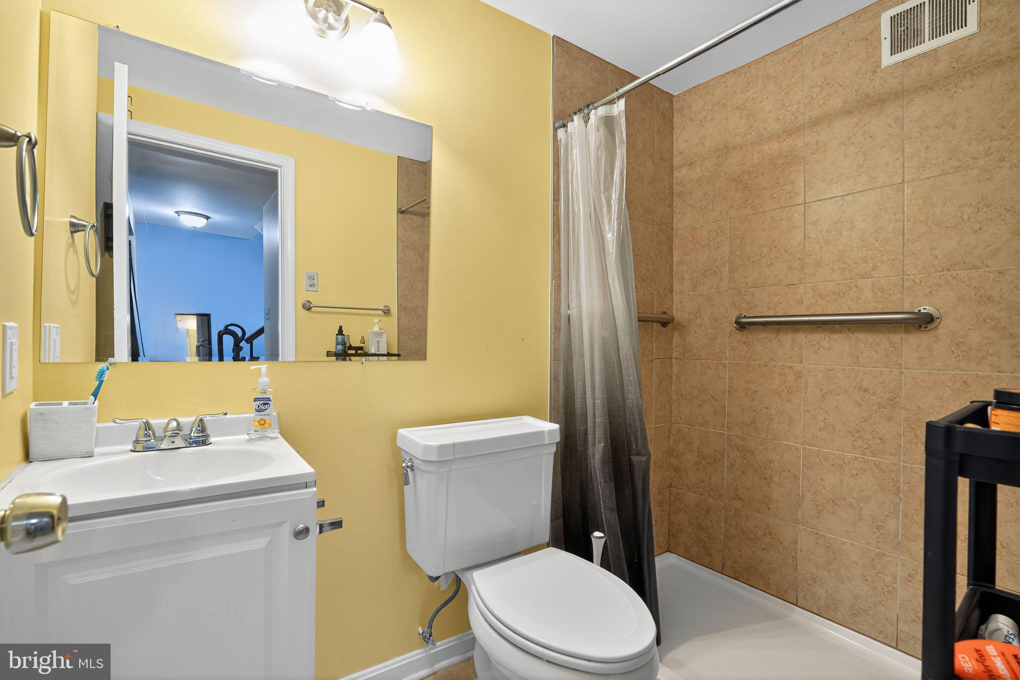 OAKLAND MILLS - Residential Lease