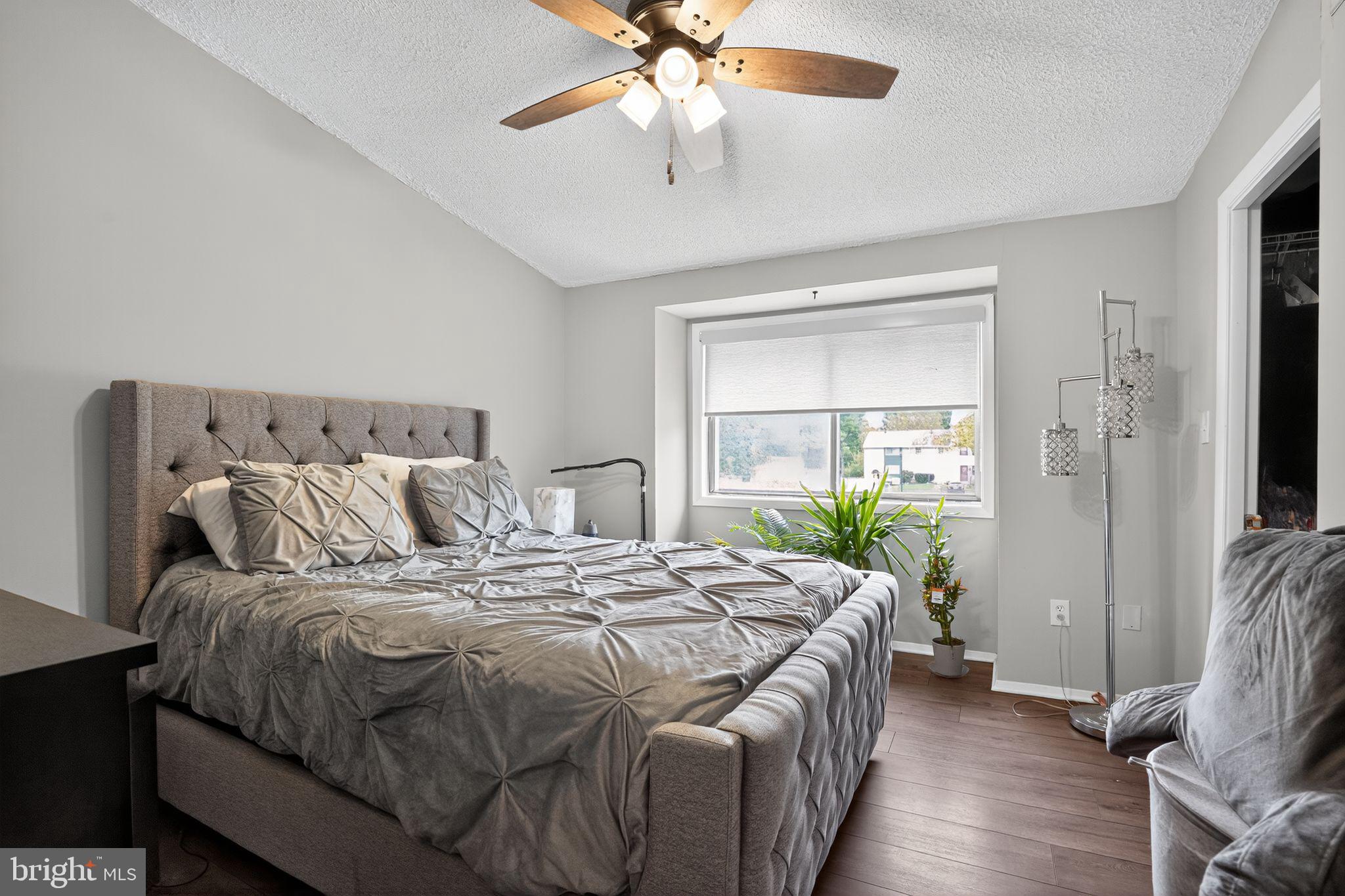 OAKLAND MILLS - Residential Lease