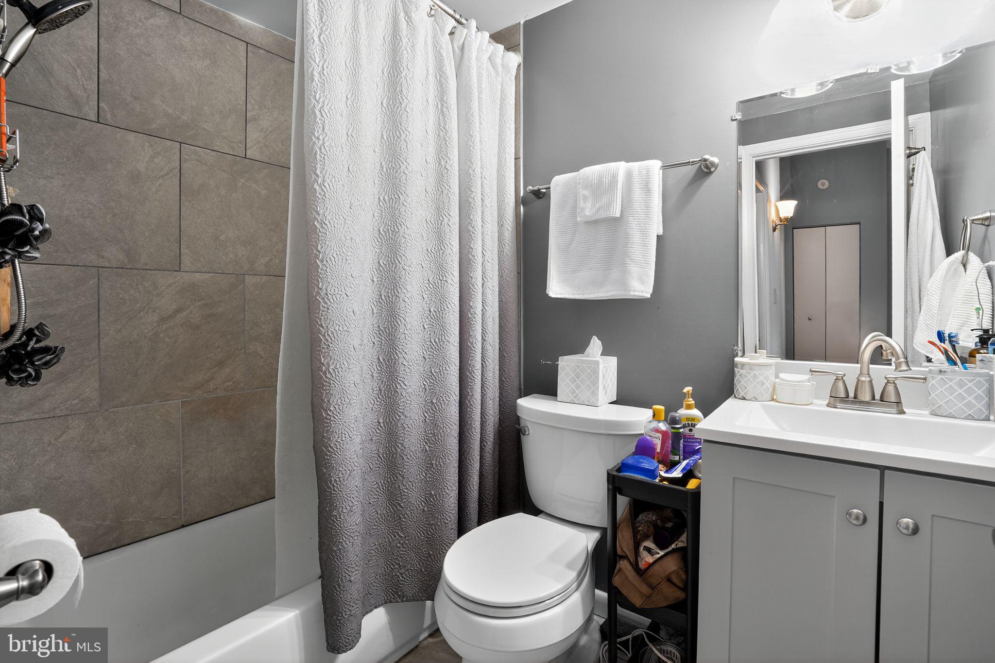 OAKLAND MILLS - Residential Lease