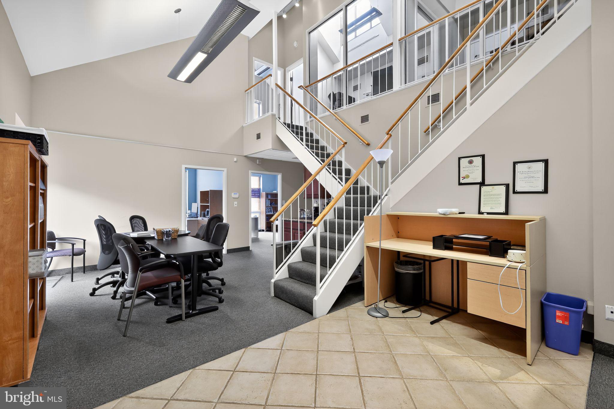 EXECUTIVE OFFICE BUILDING - Commercial Lease