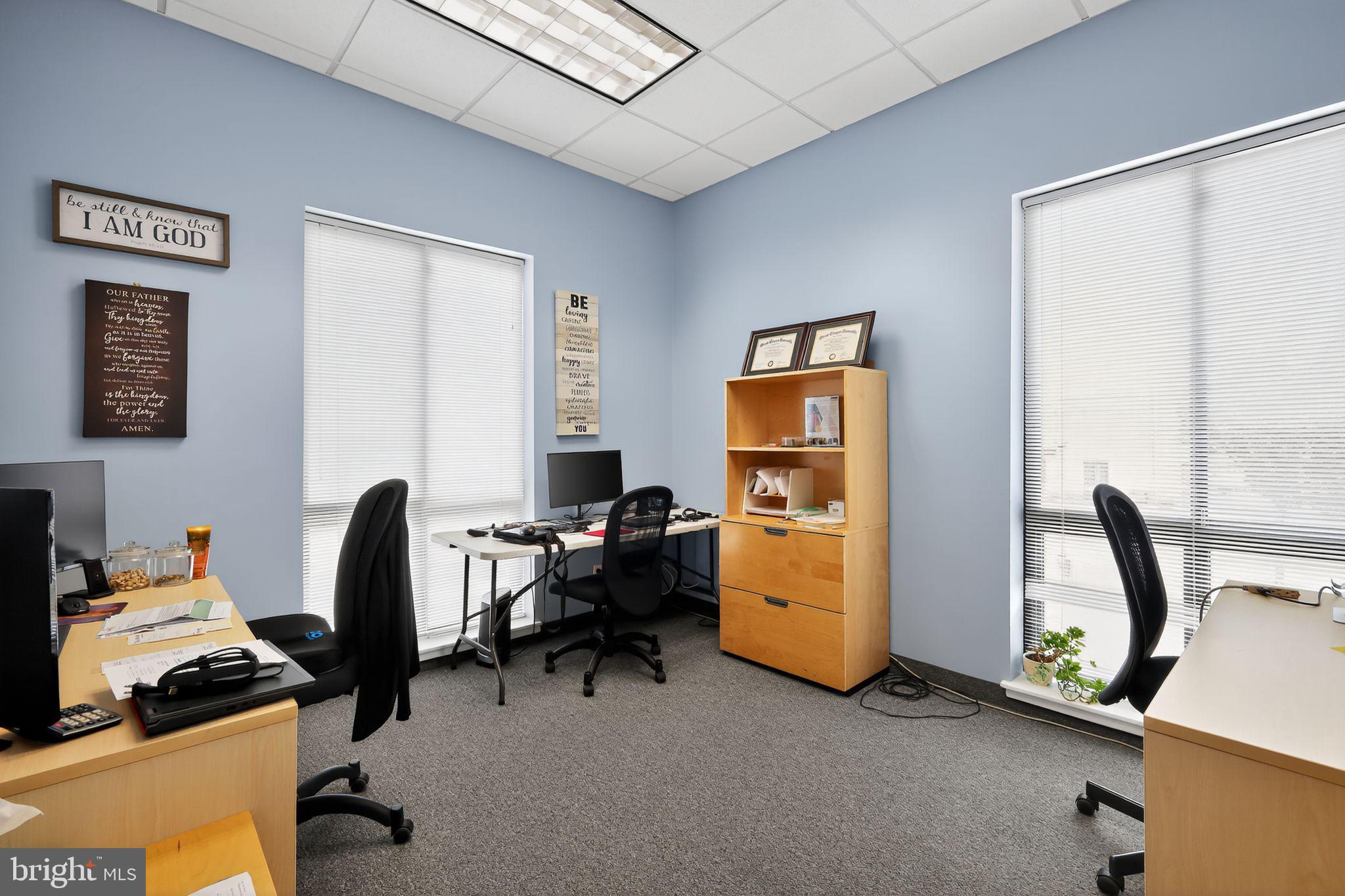 EXECUTIVE OFFICE BUILDING - Commercial Lease