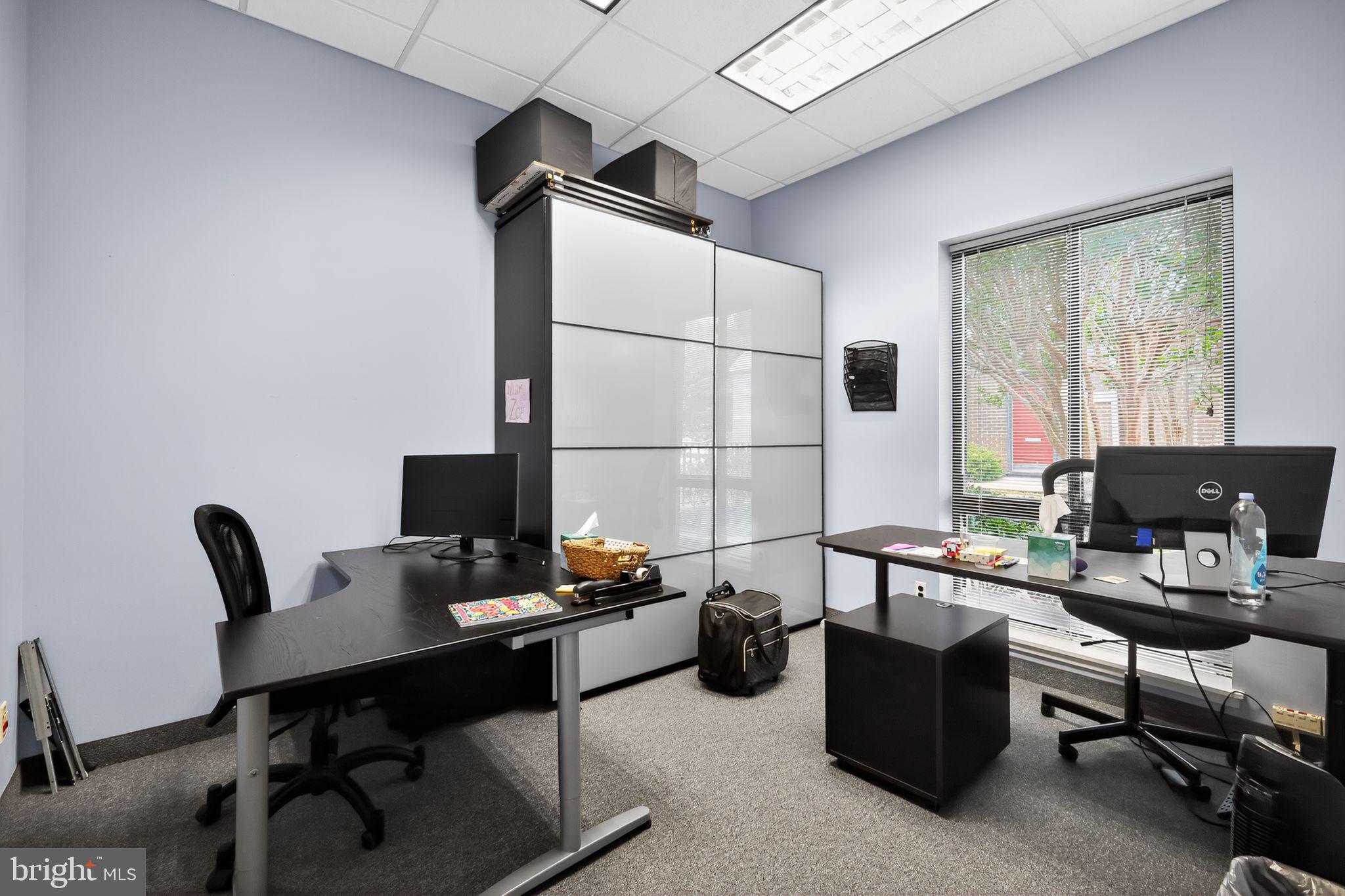 EXECUTIVE OFFICE BUILDING - Commercial Lease