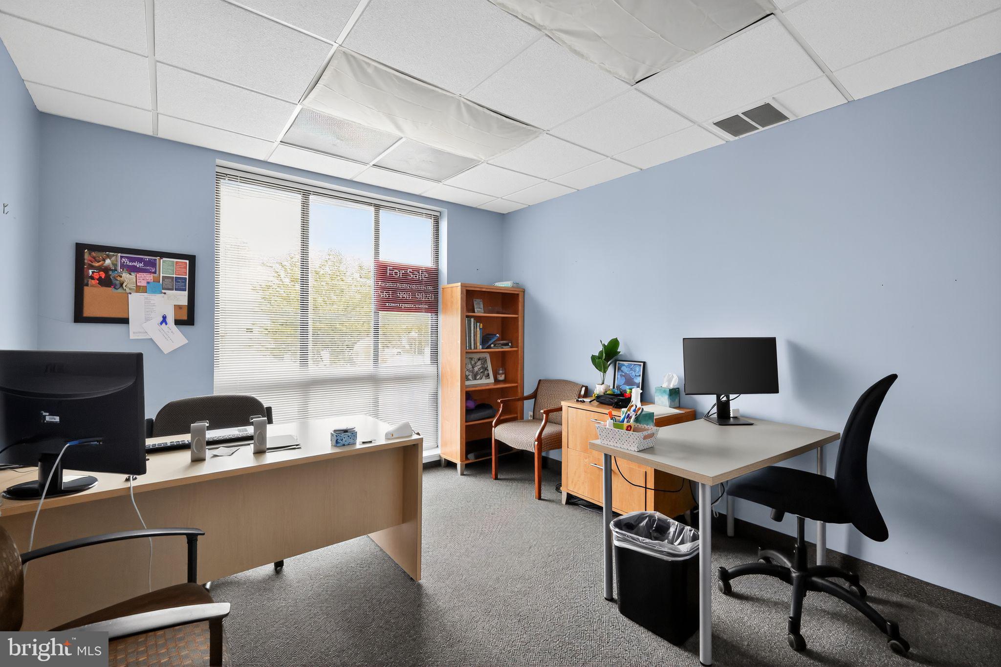 EXECUTIVE OFFICE BUILDING - Commercial Lease