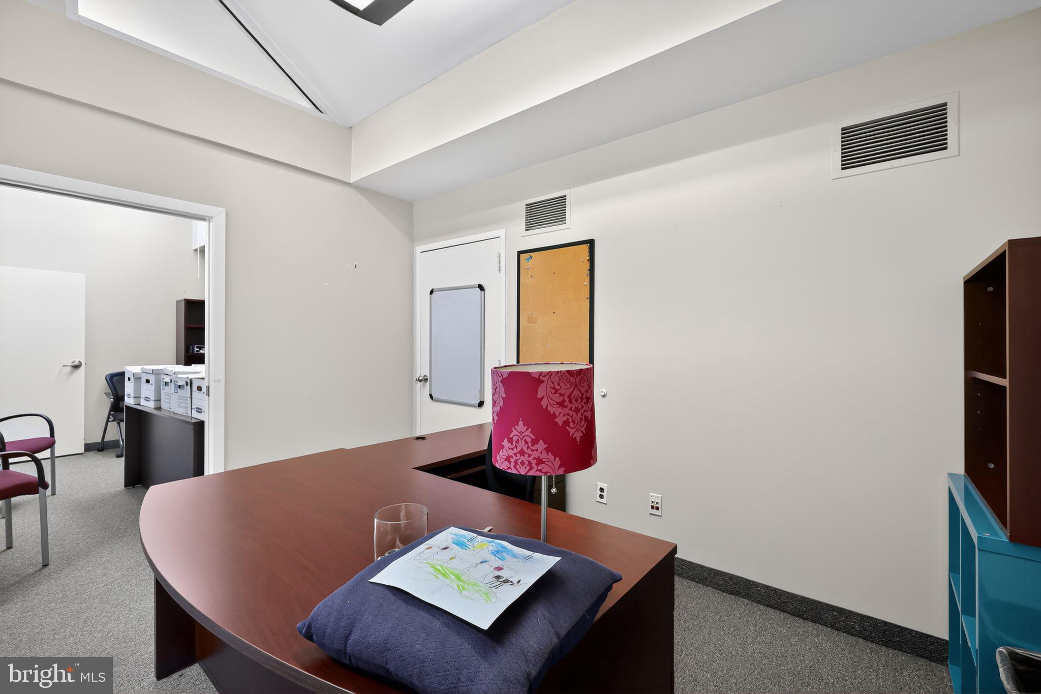 EXECUTIVE OFFICE BUILDING - Commercial Lease