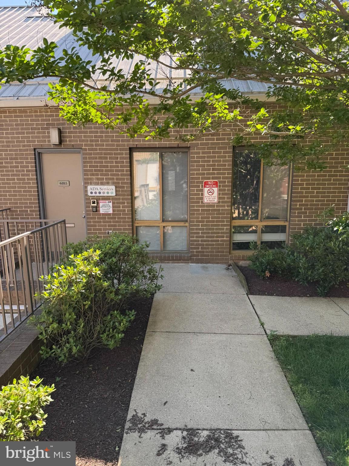 EXECUTIVE OFFICE BUILDING - Commercial Lease