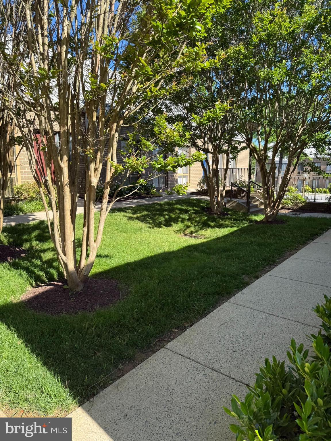 EXECUTIVE OFFICE BUILDING - Commercial Lease