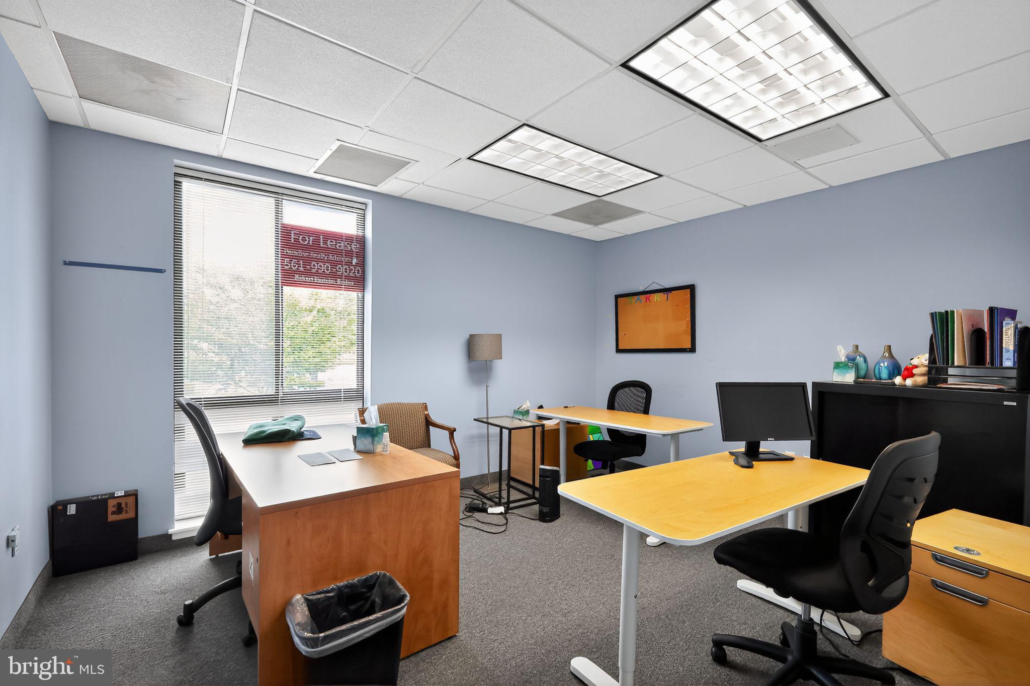 EXECUTIVE OFFICE BUILDING - Commercial Lease