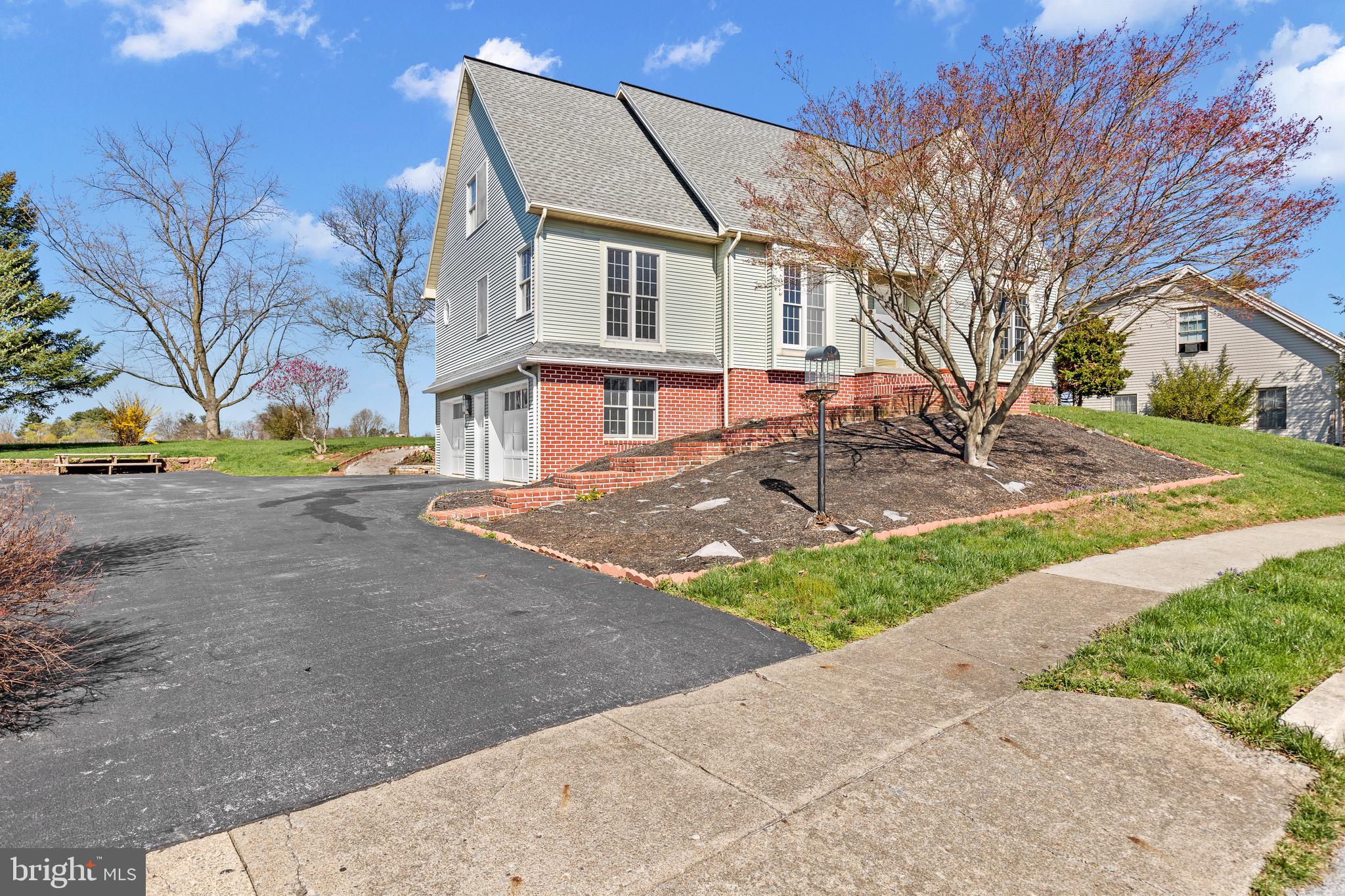 878 BUTTERMILK COURT