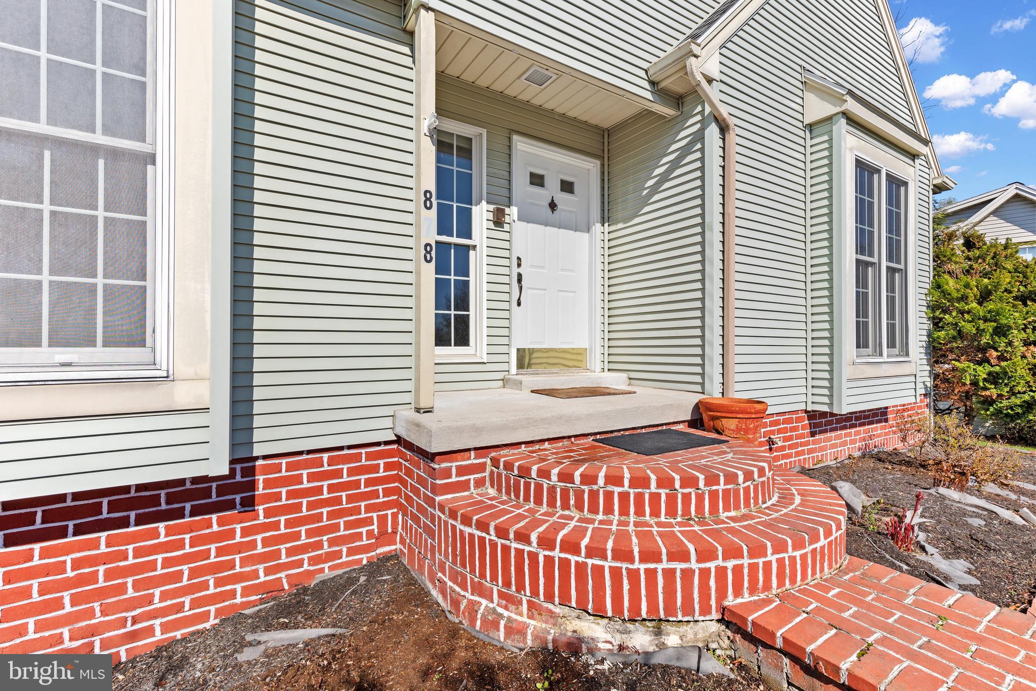 878 BUTTERMILK COURT