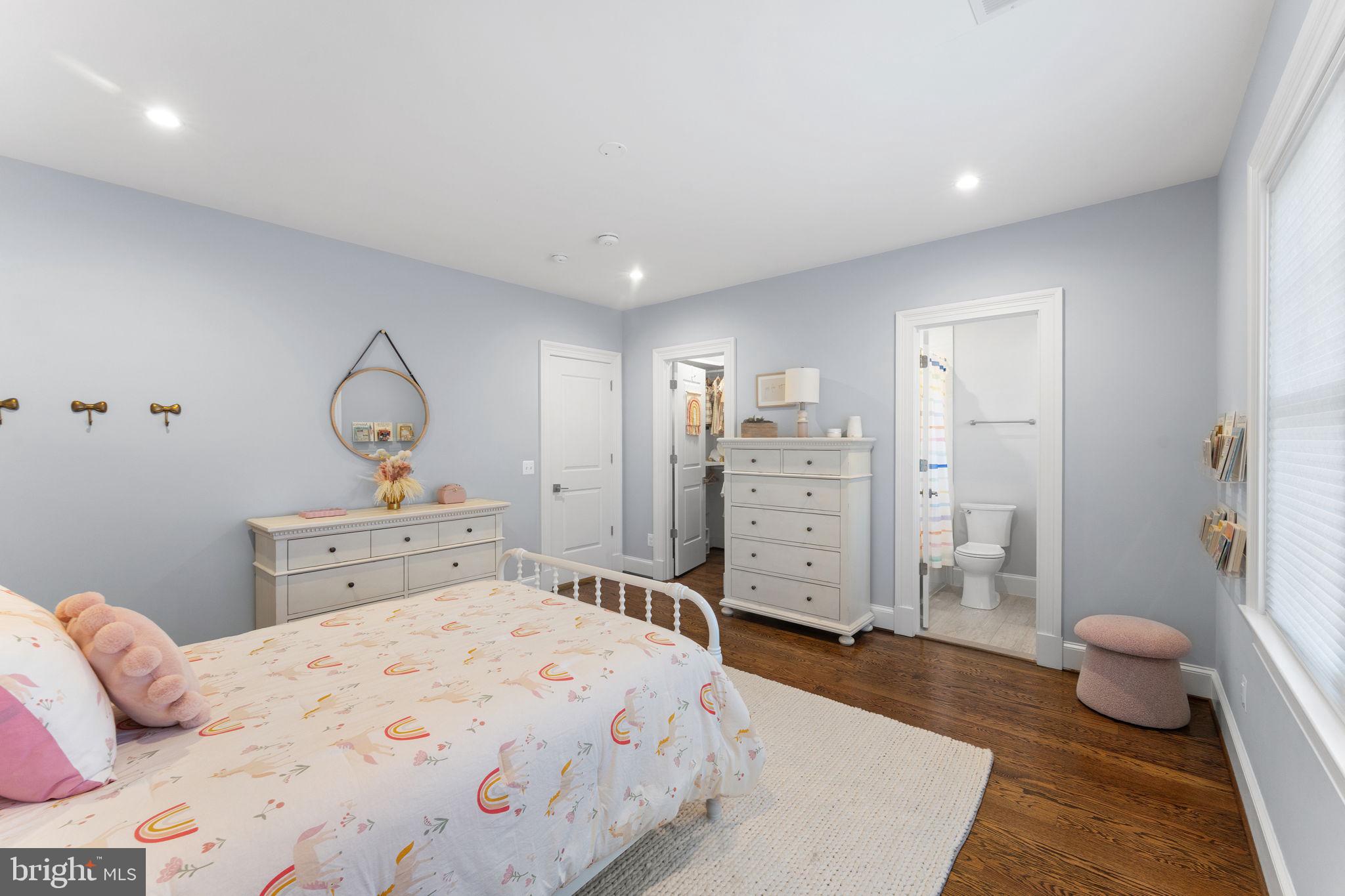 VIENNA WOODS - Residential