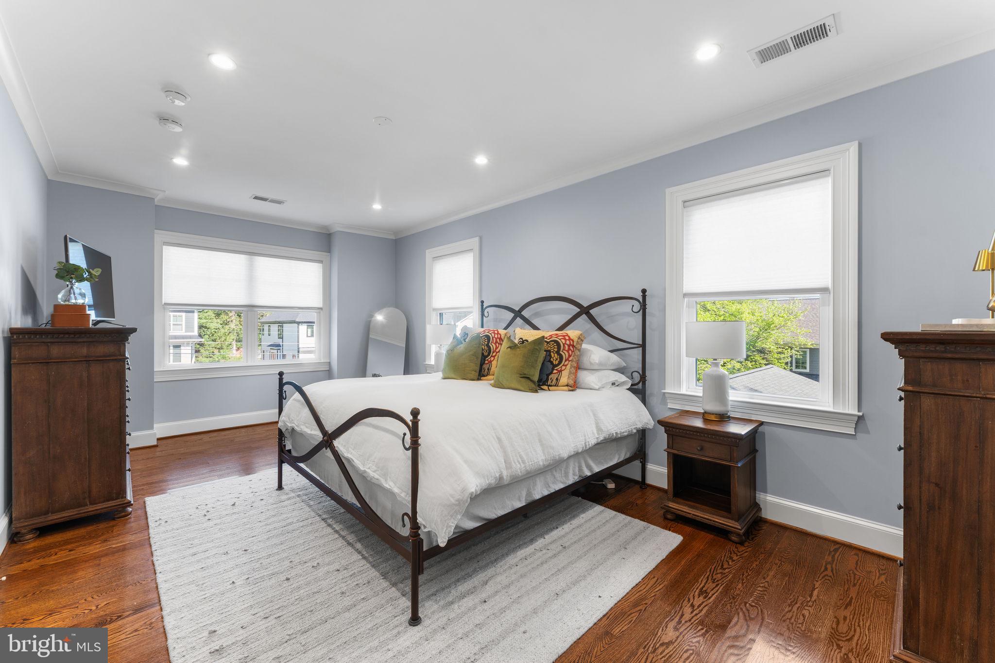 VIENNA WOODS - Residential