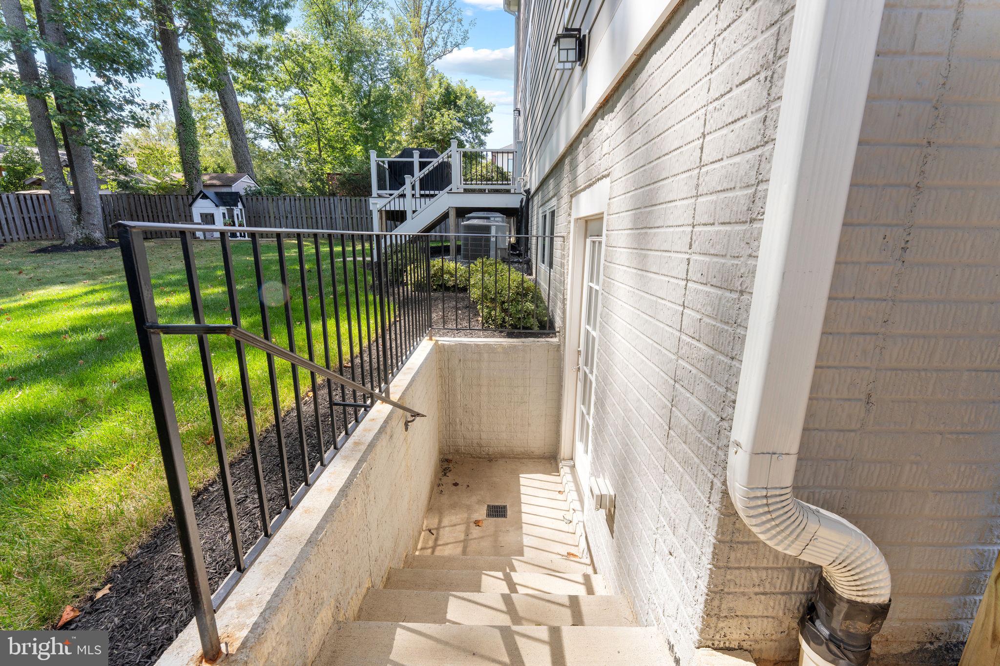 VIENNA WOODS - Residential