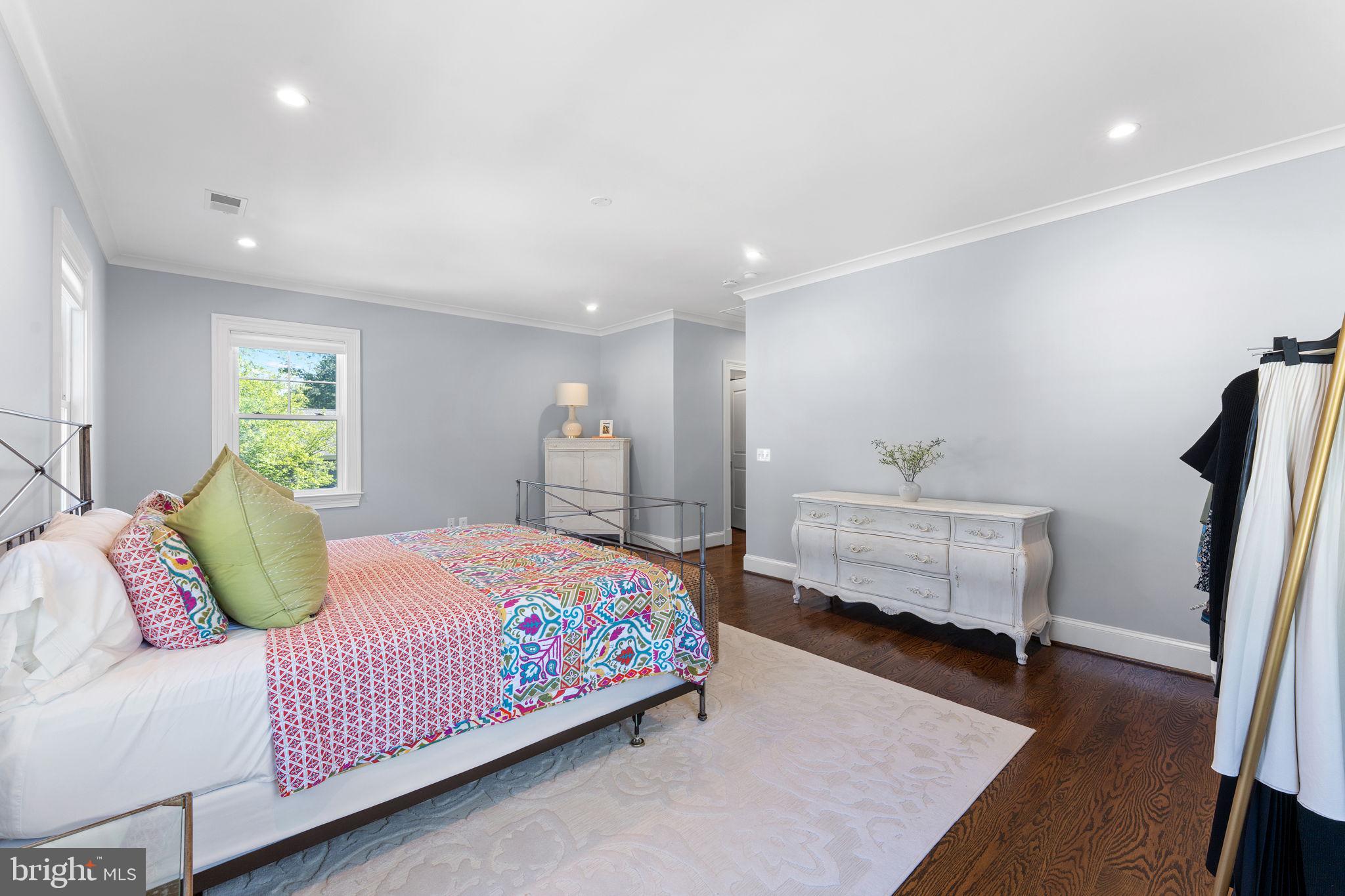 VIENNA WOODS - Residential