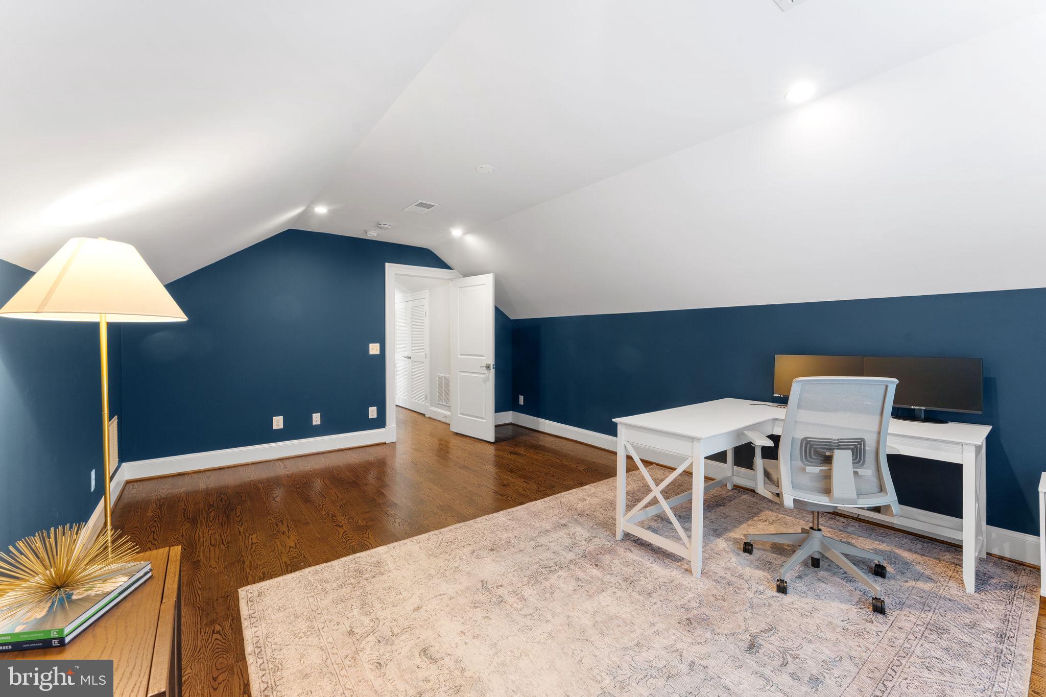 VIENNA WOODS - Residential