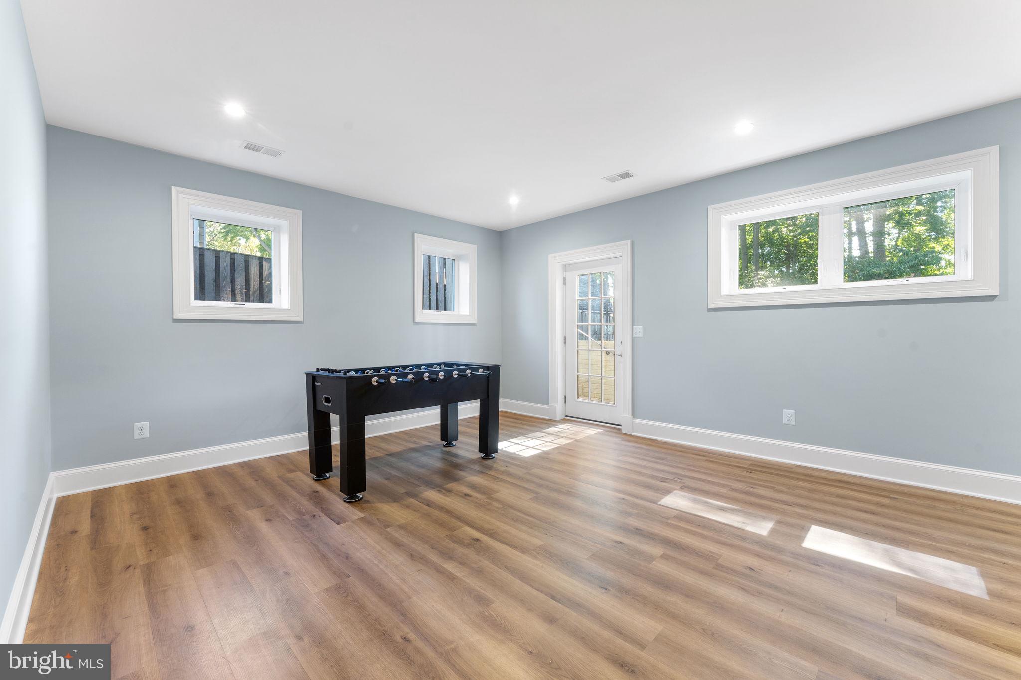 VIENNA WOODS - Residential