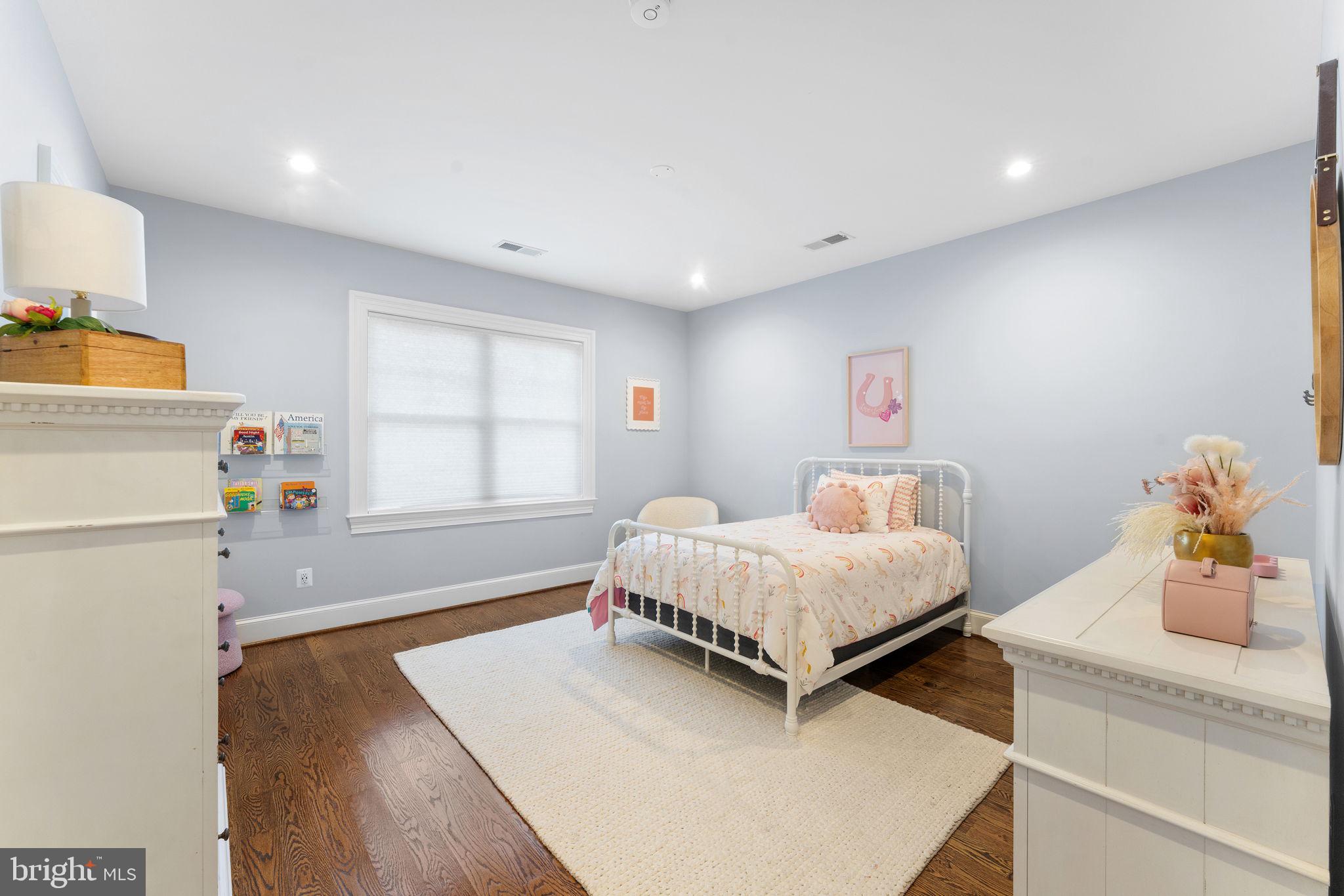 VIENNA WOODS - Residential