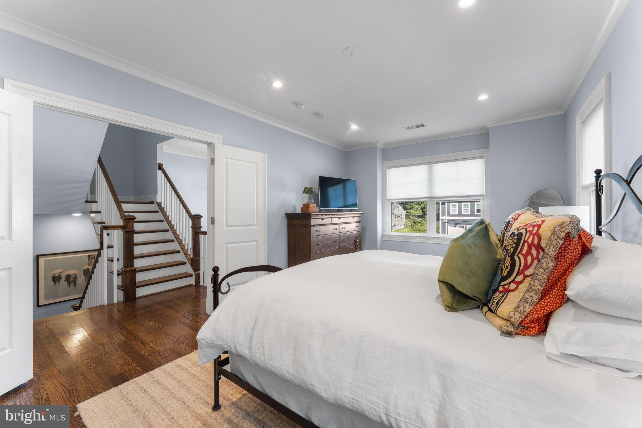 VIENNA WOODS - Residential