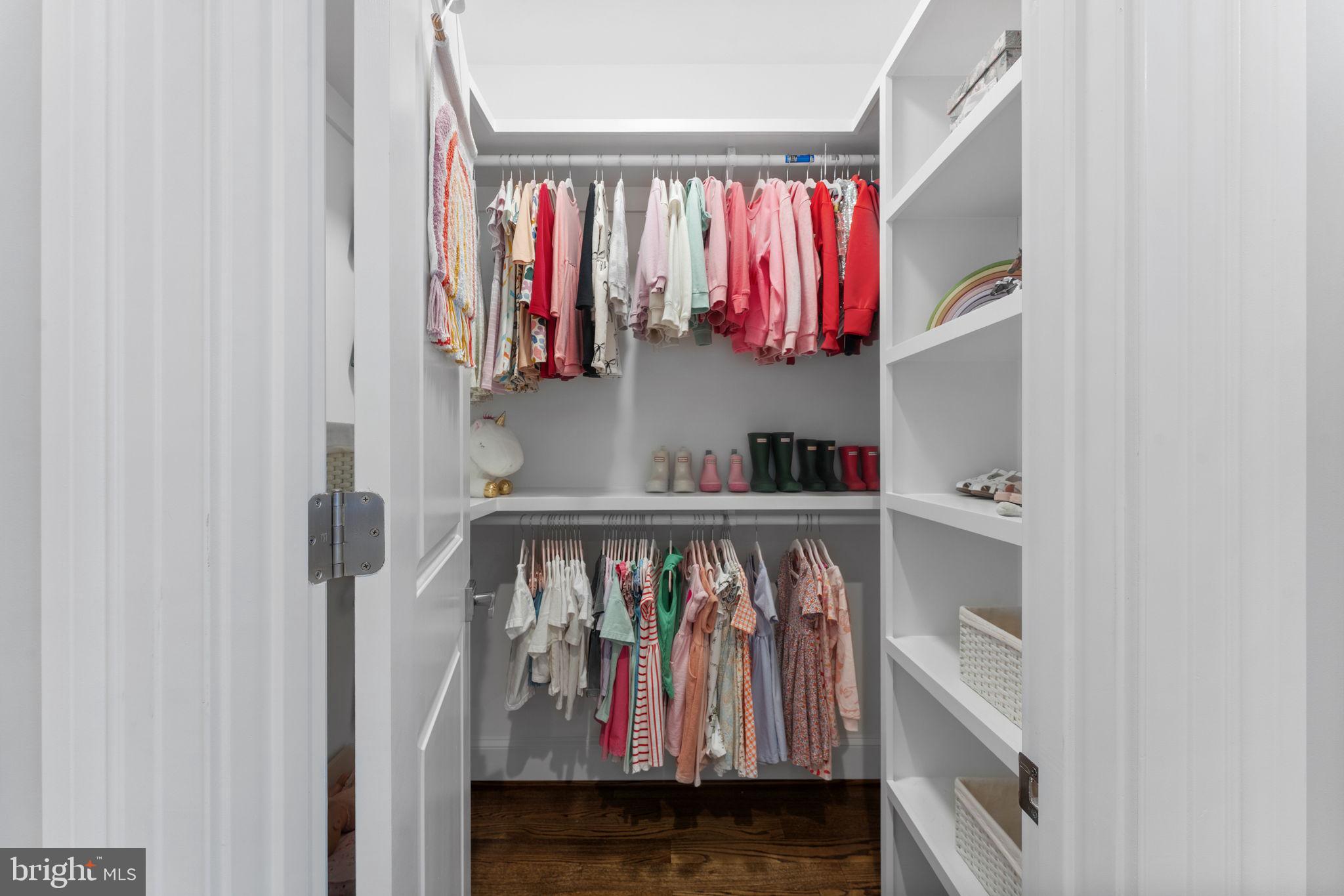 VIENNA WOODS - Residential