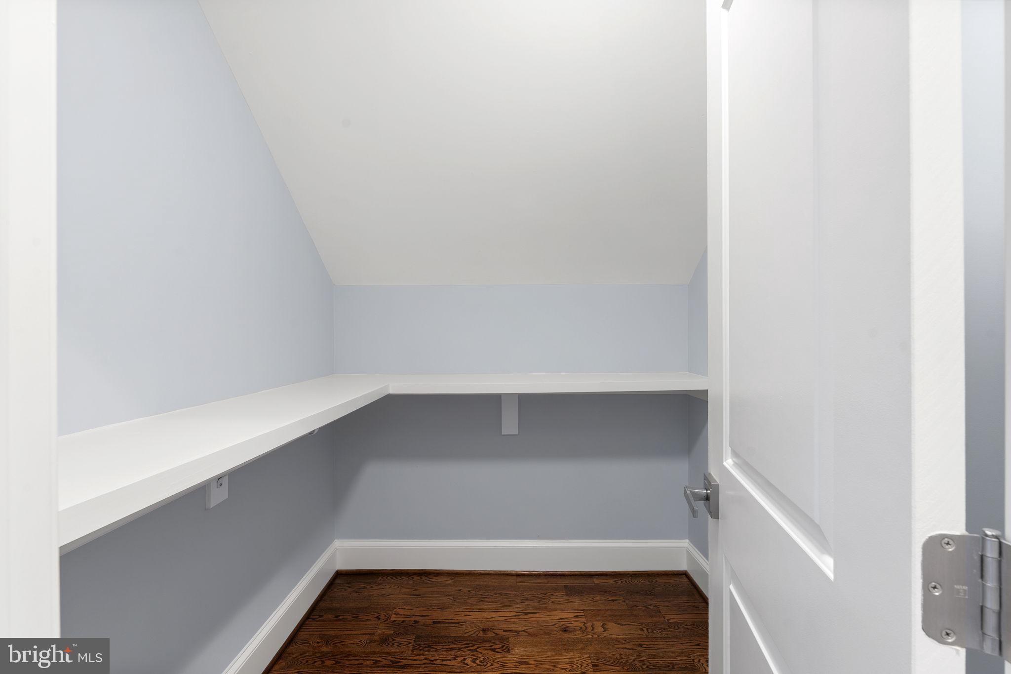 VIENNA WOODS - Residential