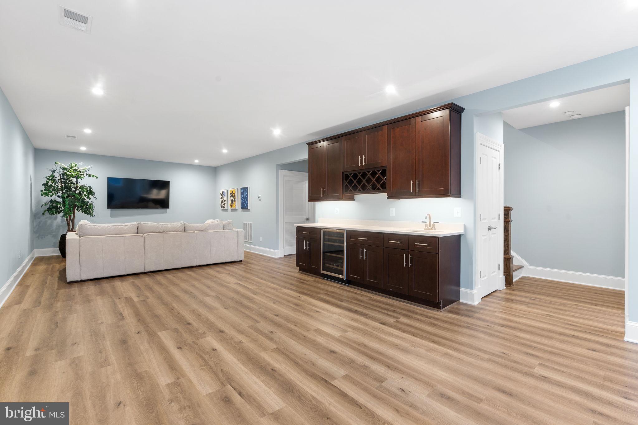 VIENNA WOODS - Residential