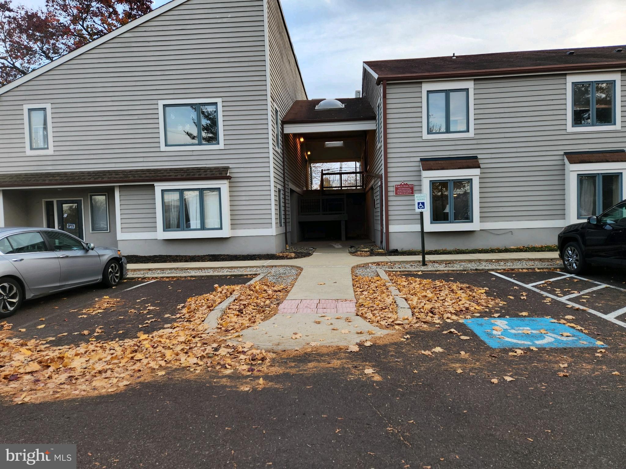 920 LAWN AVENUE 2