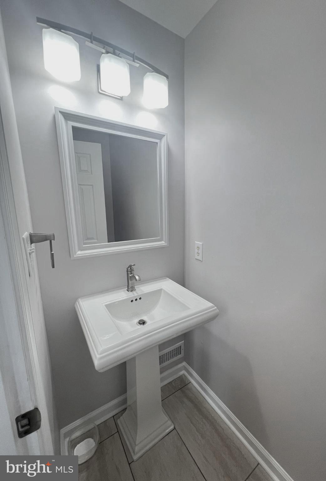 KINGSVIEW VILLAGE - Residential Lease