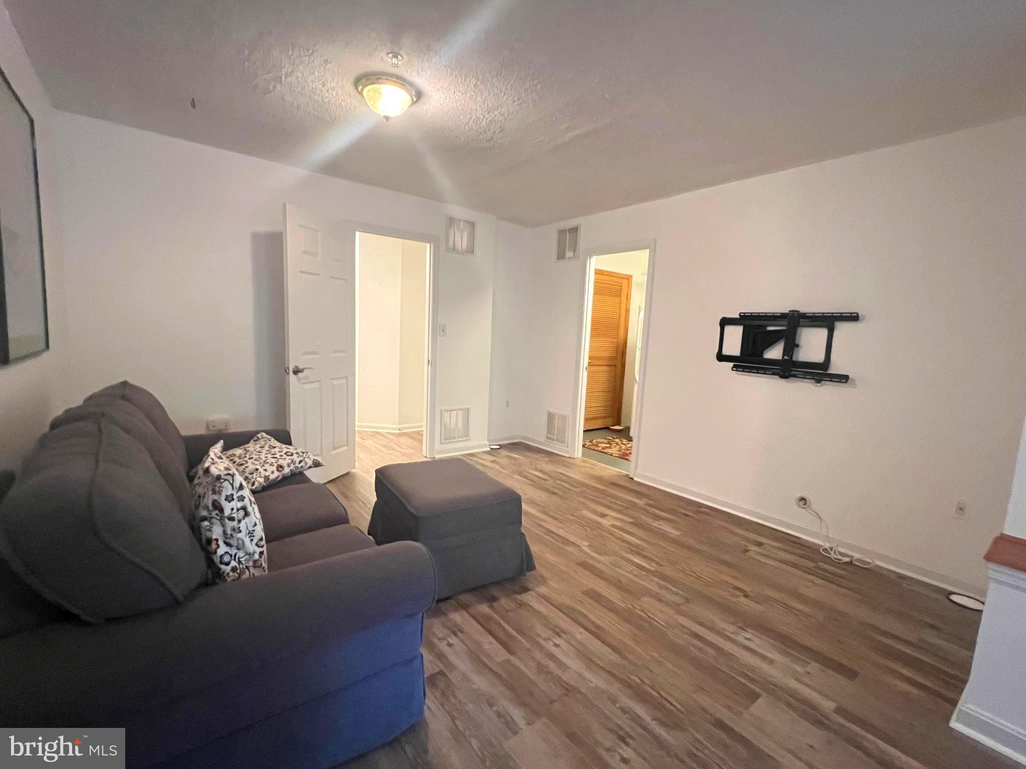 KINGSVIEW VILLAGE - Residential Lease