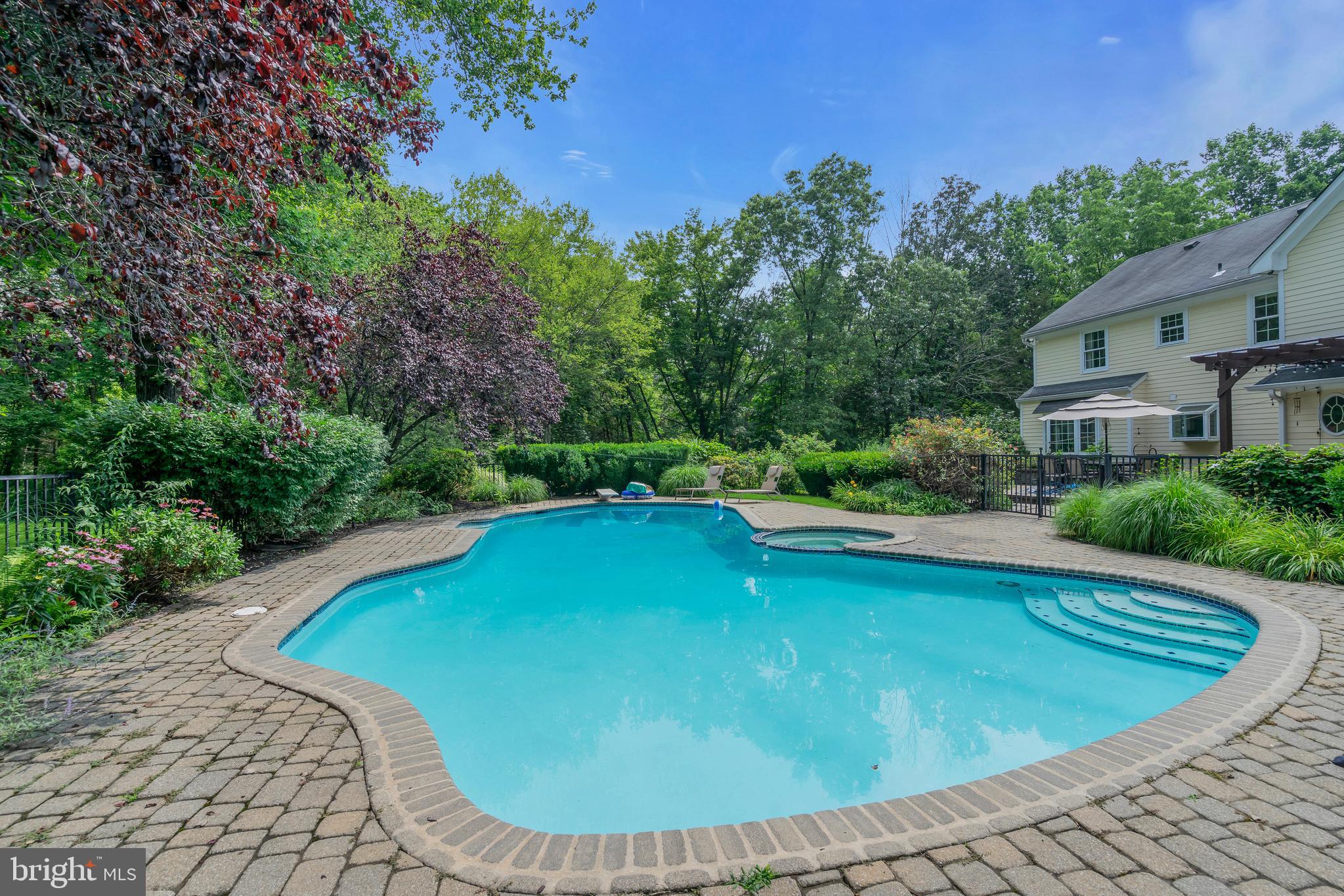 60 DOGWOOD LANE