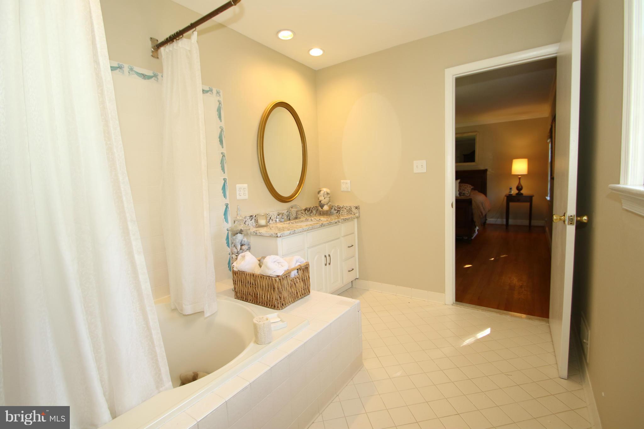 KINGS HUNDRED - Residential