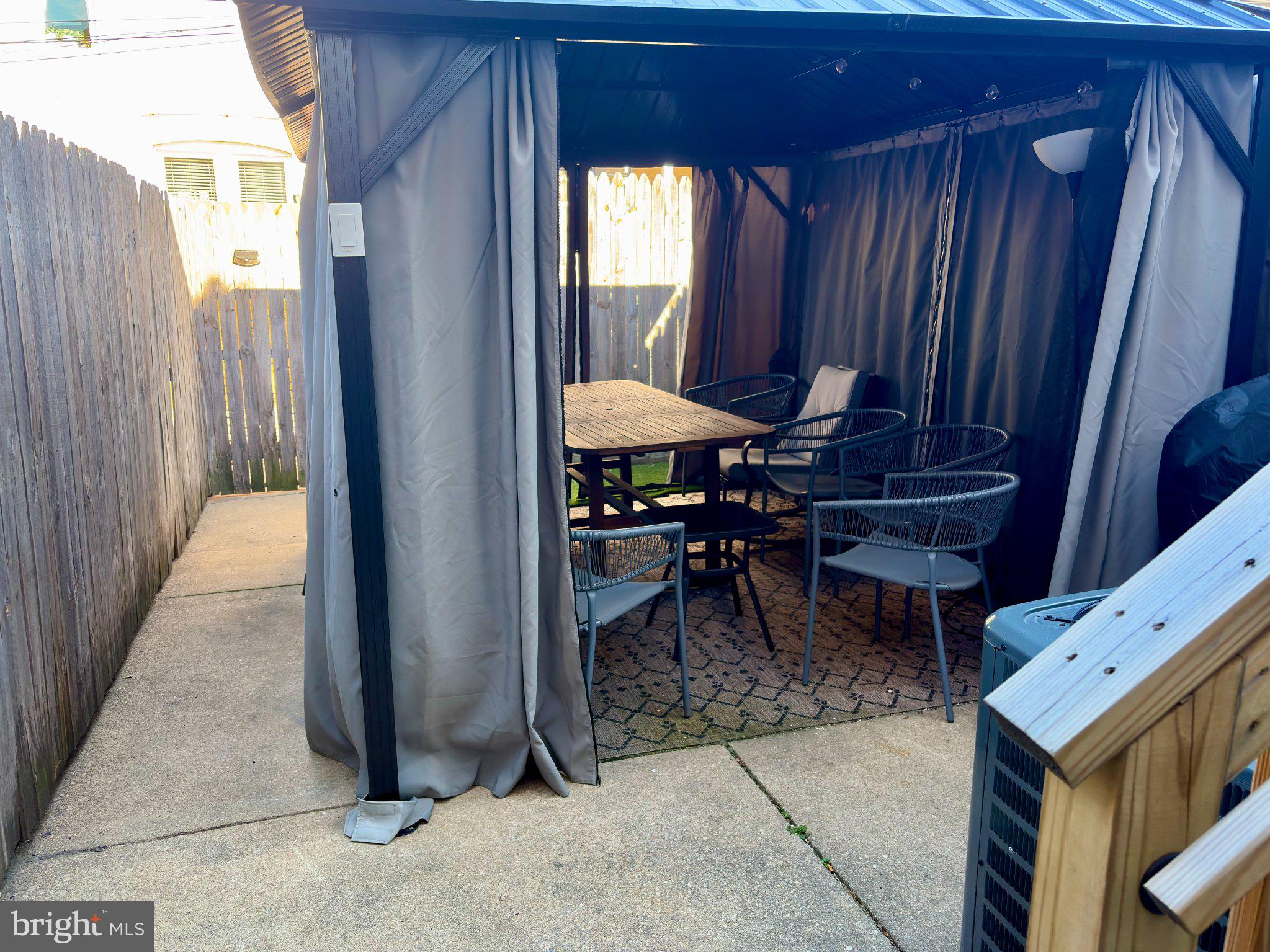 HIGHLANDTOWN - Residential