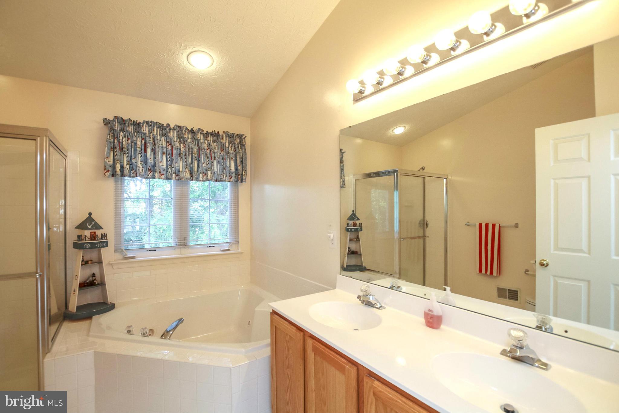 JONATHANS LANDING - Residential