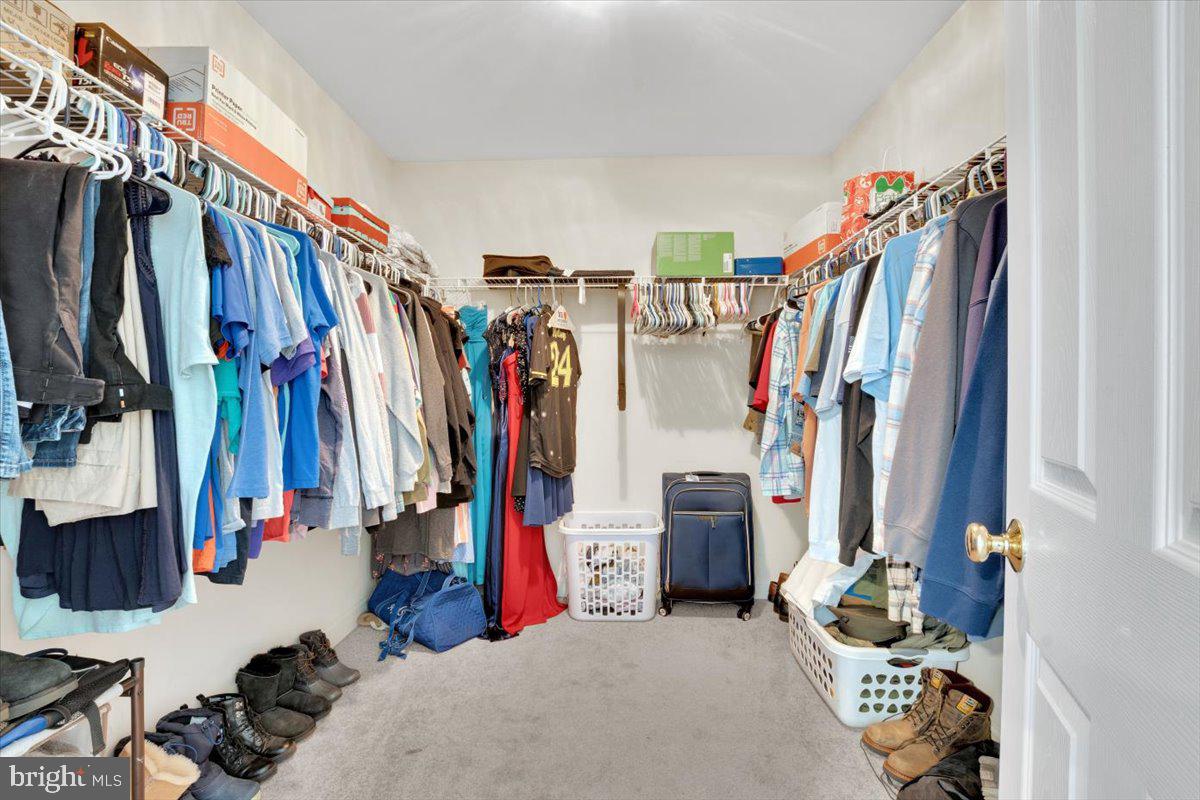 LEE'S CROSSING - Residential Lease