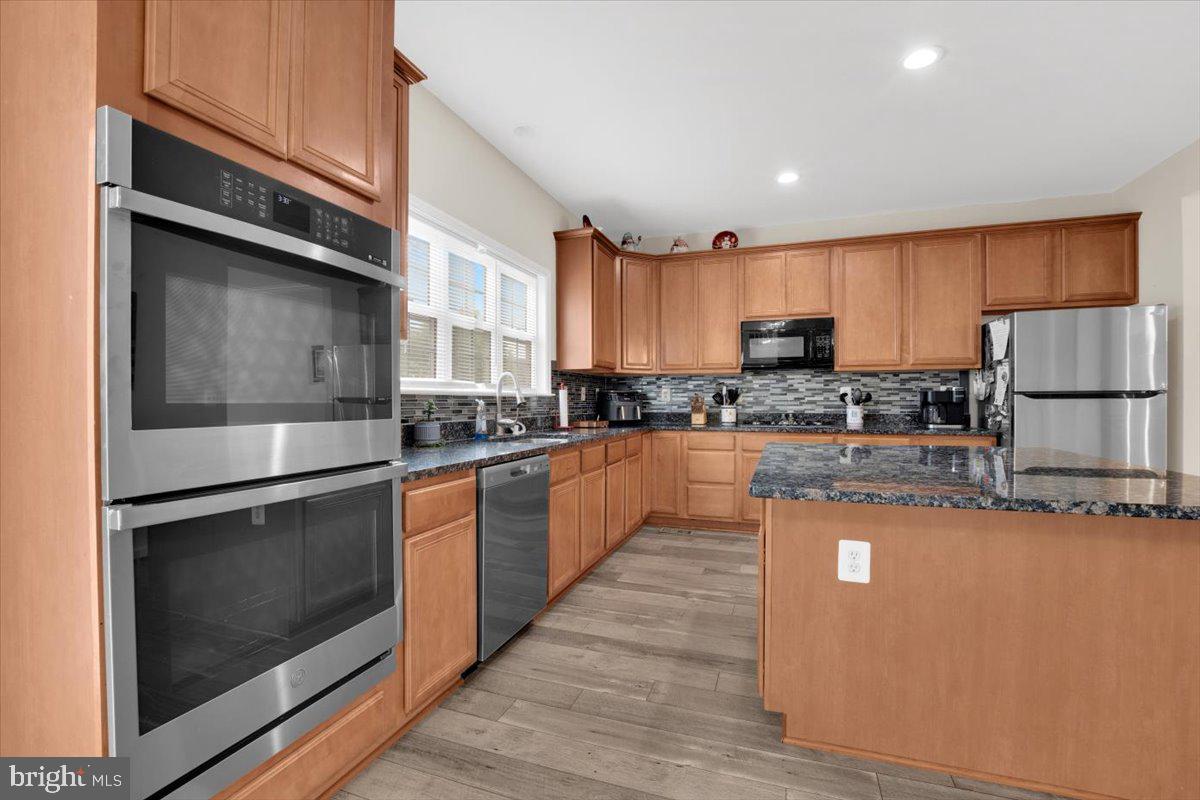 LEE'S CROSSING - Residential Lease