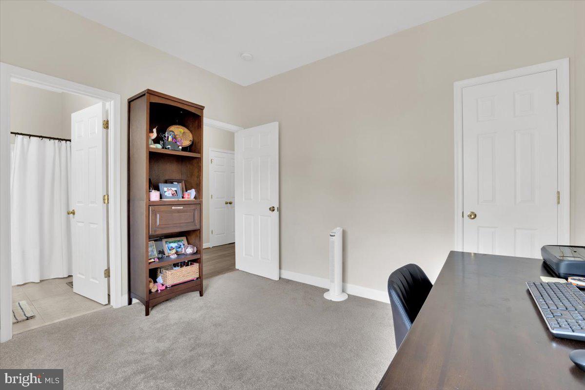 LEE'S CROSSING - Residential Lease